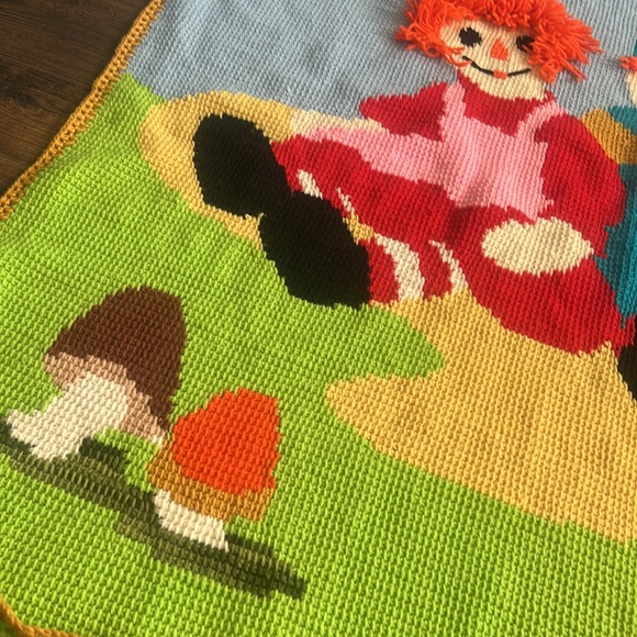 Vintage Raggedy Ann blanket - Picture 5 of 6